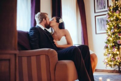 Bride and groom kissing in Coeur d'Alene