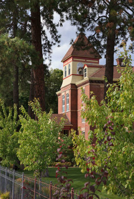 Coeur d'Alene inn exterior view