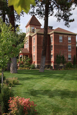 Coeur d'Alene hotel exterior view